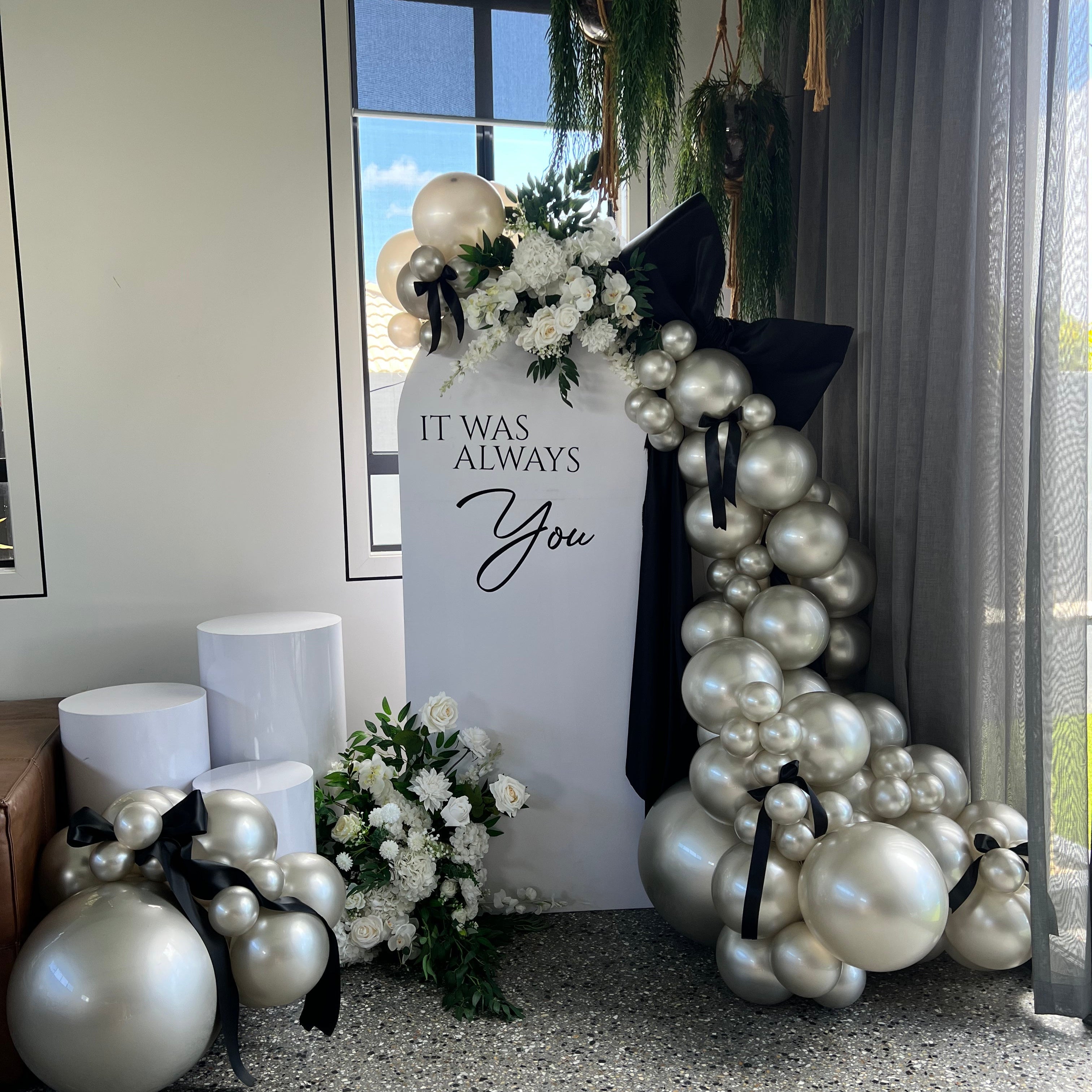 Signature Arch Backdrop Package