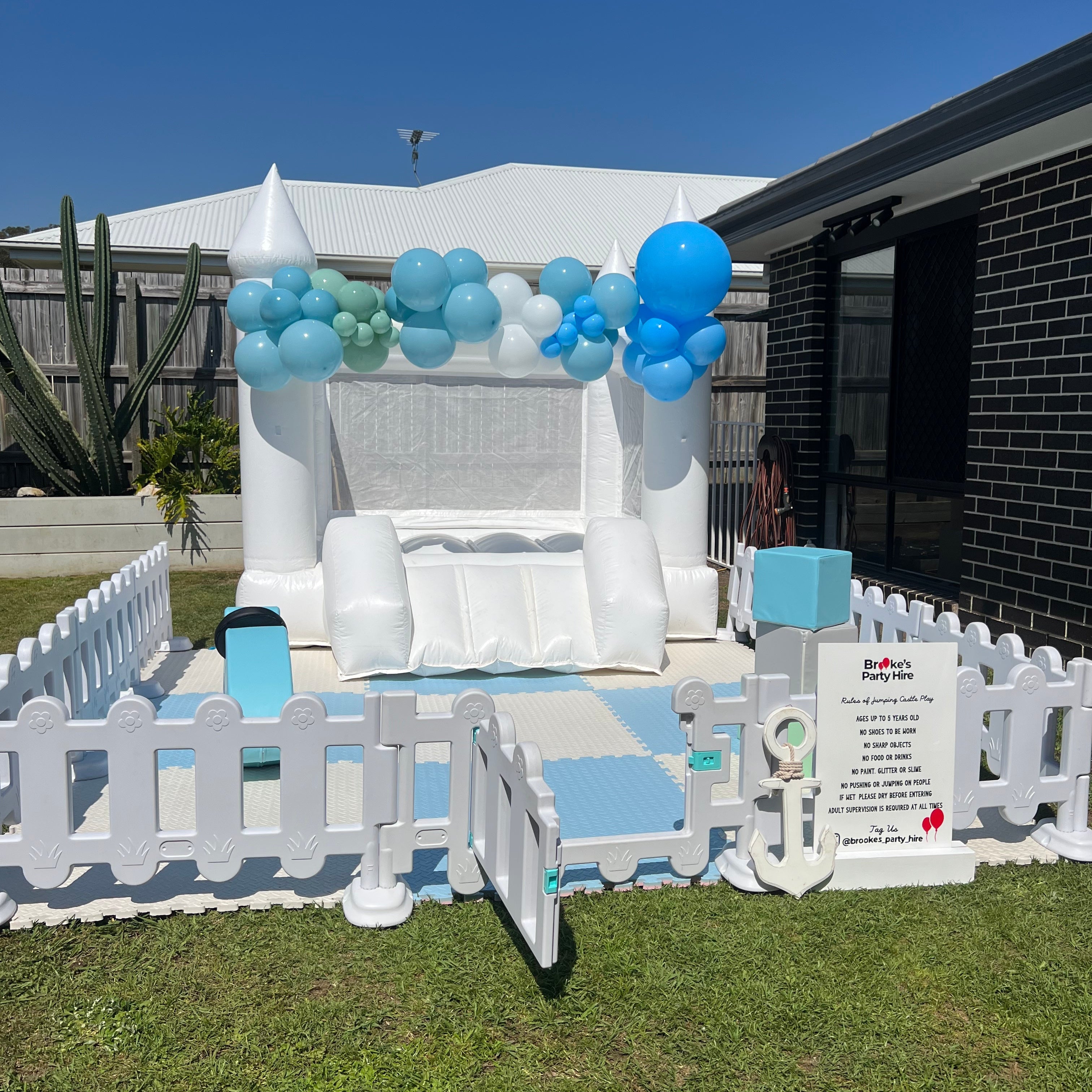 Jnr White Jumping Castle - 2.5 x 3m