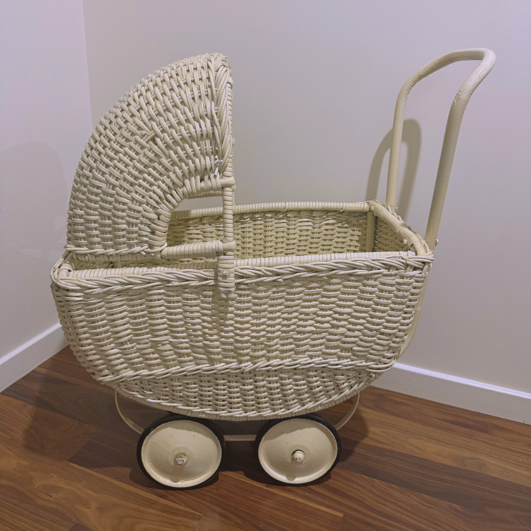 Vintage Pram Décor – Natural Cream