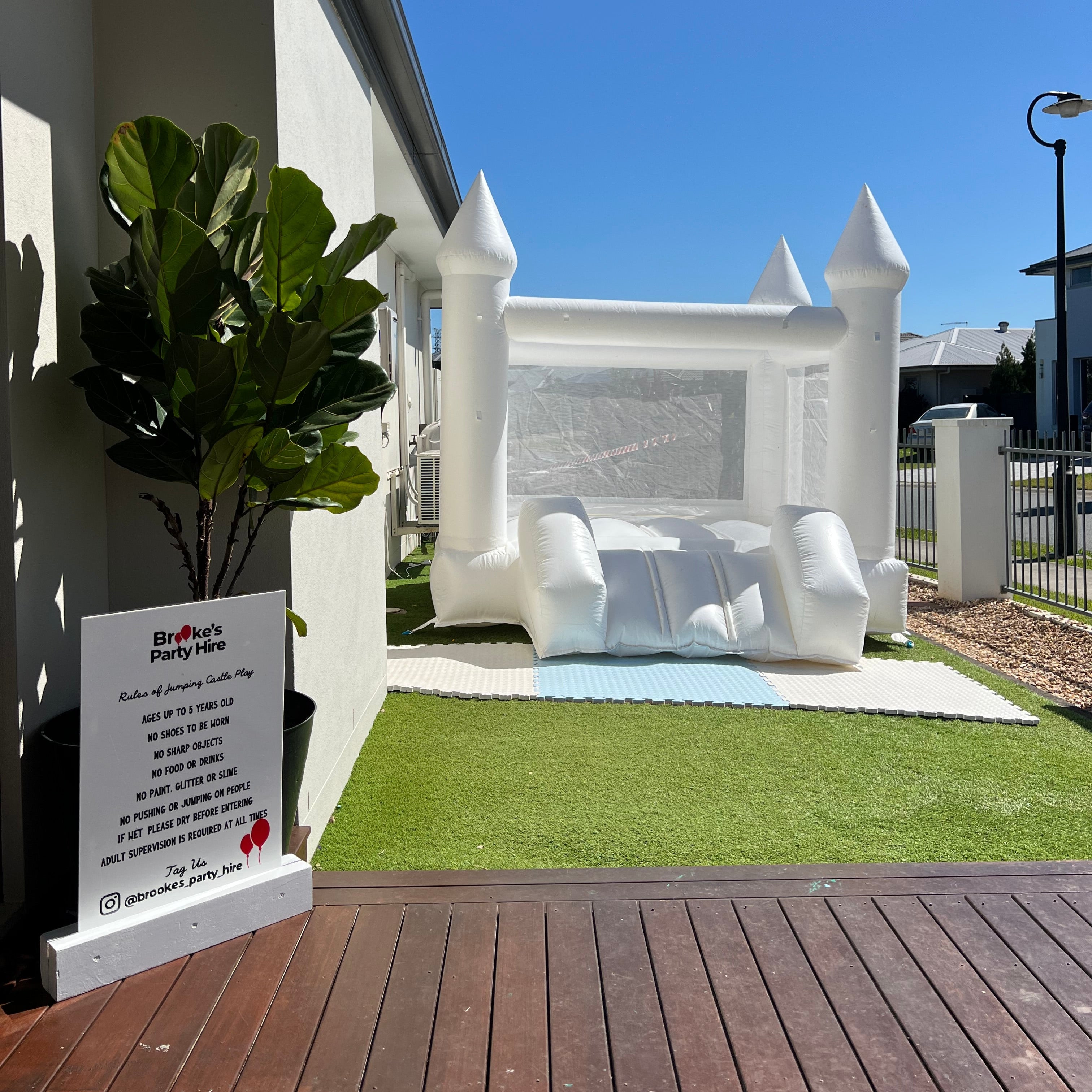 Jnr White Jumping Castle - 2.5 x 3m